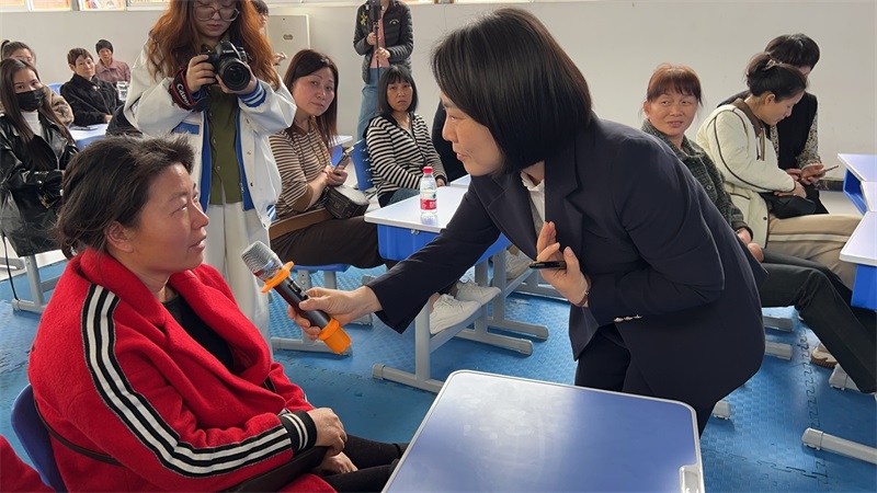 向阳花开法润万家”家长成长营