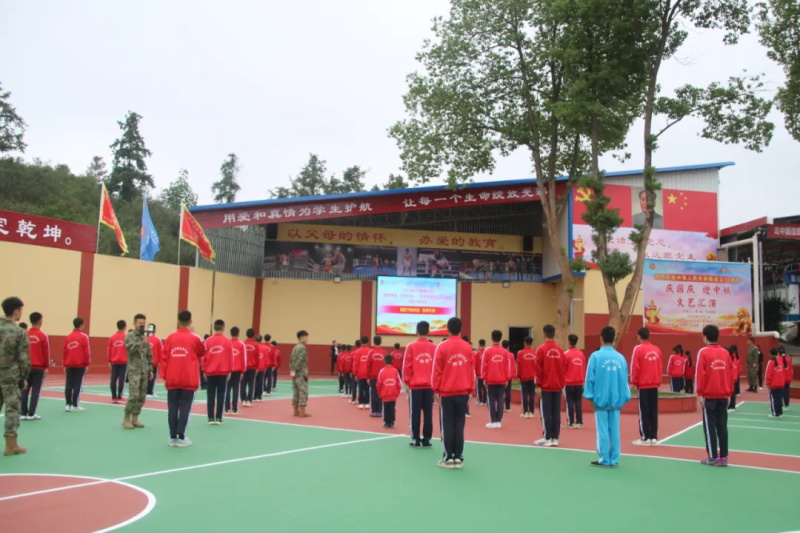 2025年下学期第六周以《居安思危，警钟长鸣 — 筑牢校园地震安全防线》主题升旗仪式