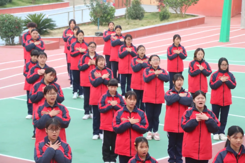 2025年下学期第十二周《以爱为引，以行育人，共赴成长之约》主题升旗仪式少年专门教育